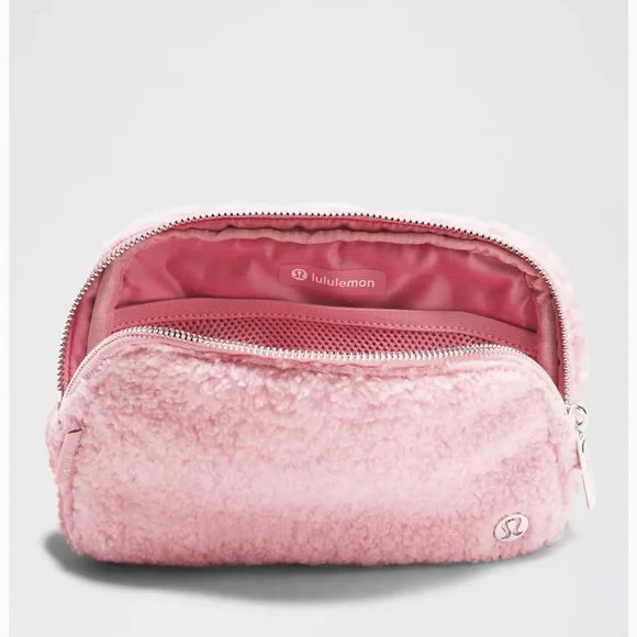 Lululemon Everywhere Belt Bag 1L Fleece - Picture 4 of 12